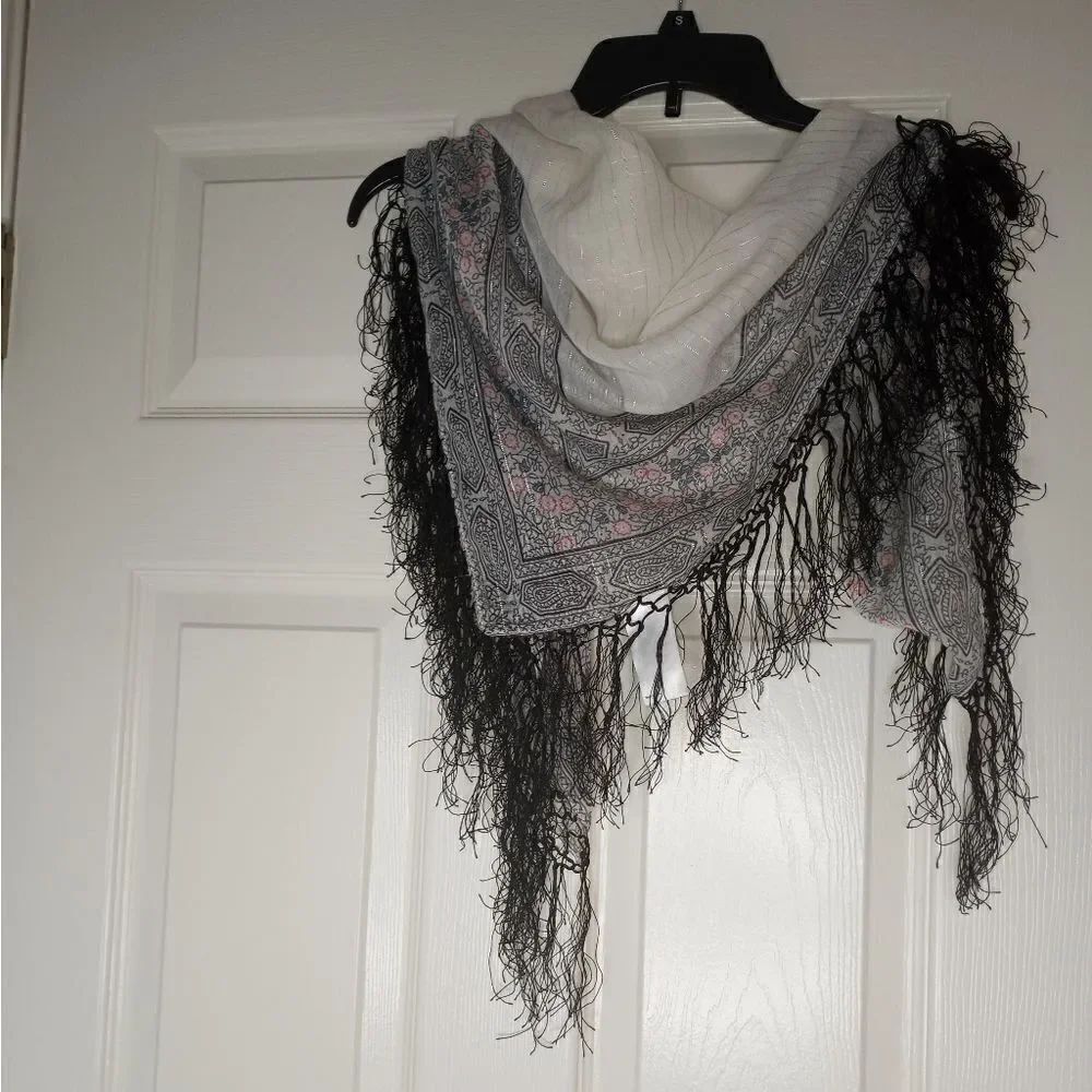 H&M White & Multiclrd FringePolyesterViscoseMetalicWomen'sSquare36×36" ShawlWrap